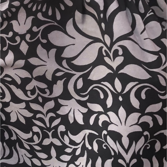 Ann Taylor Loft Dark Floral Blouse size Small - Picture 7 of 9